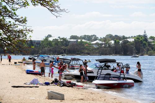 Great location on the river for water skiing and water activities with cafe and picnic areas