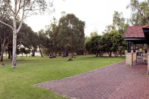 lakeview picnic area lawns and pathways