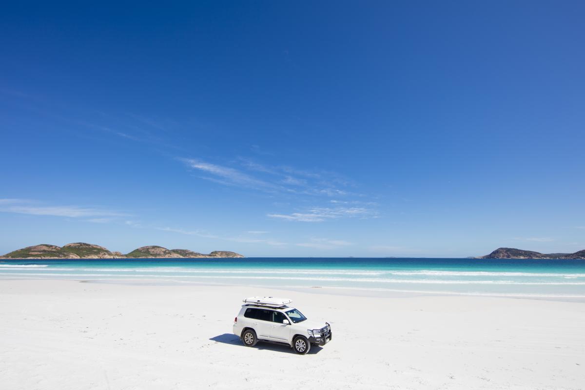 4WD on beach at Lucky Bay 4WD on the white beach at Lucky Bay in Cape Le Grand National Park