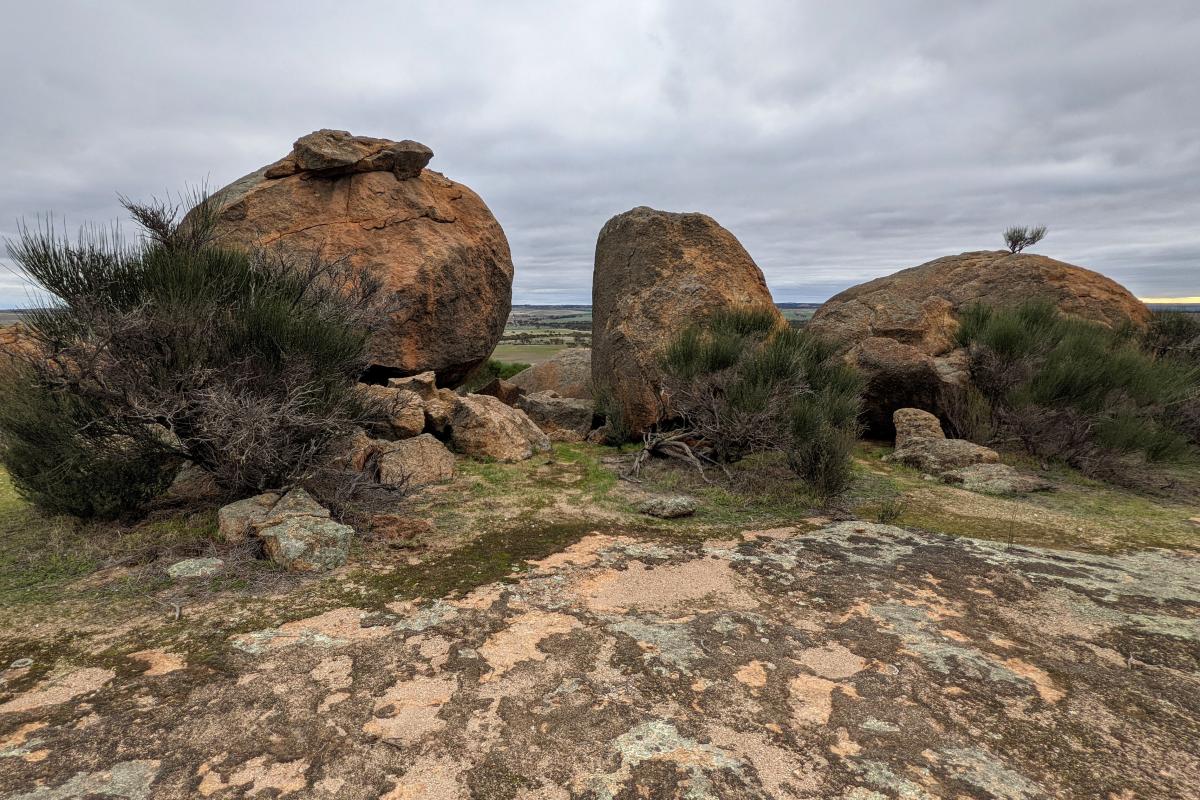 Interesting boulders on Kokerbin Rock Interesting boulders on Kokerbin Rock