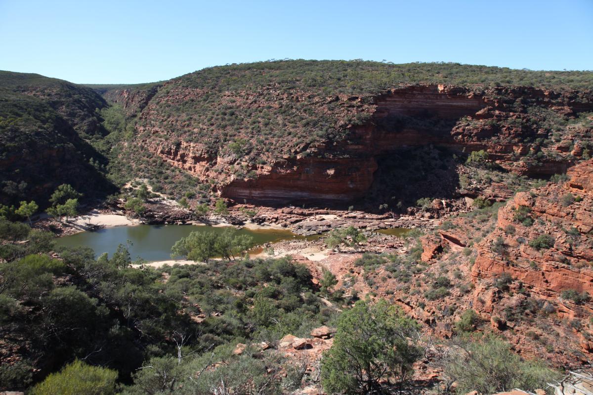 river winding between the sandstone gorges