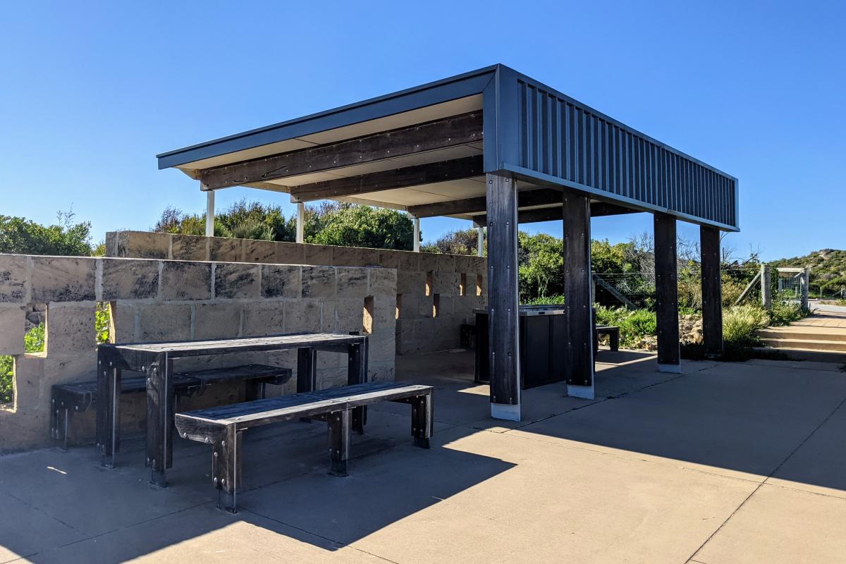 Picnic and bbq facilities next to Hangover Bay carpark Picnic and bbq facilities next to Hangover Bay carpark