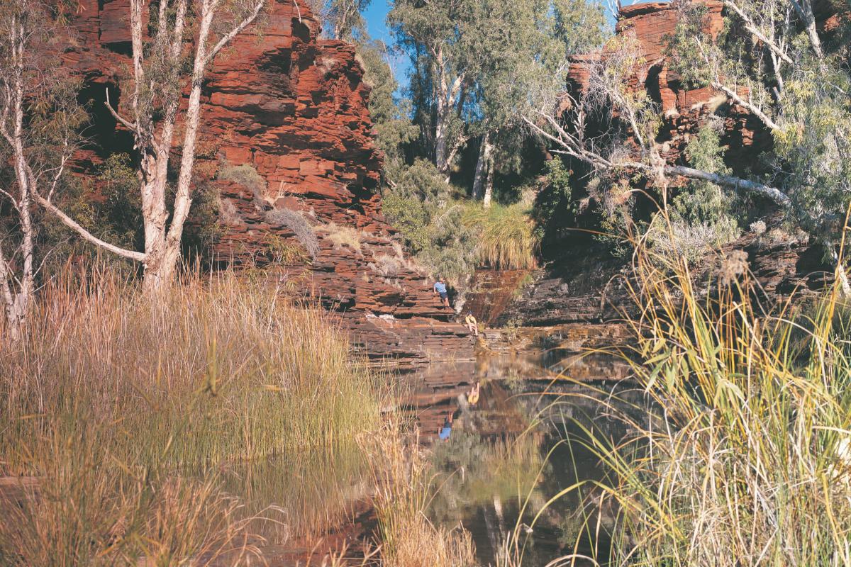 People walking in Kalamina Gorge near the waterhole