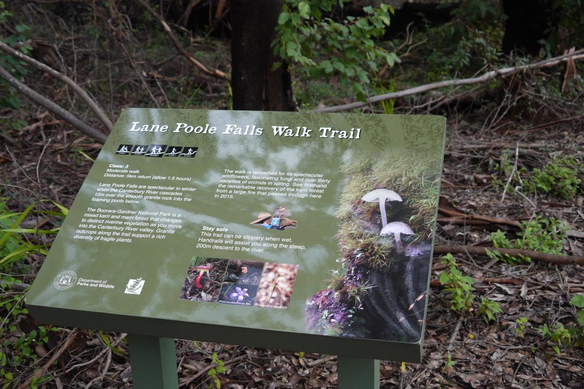 trail head sign for walk trail to lane poole falls