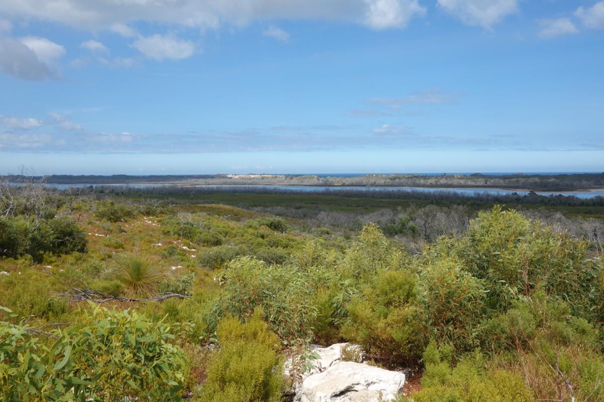Lake Preston extends for 20km south from the Heathlands Walk Trail.