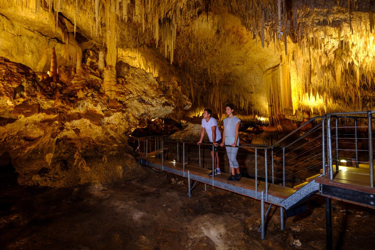 Jewel Cave Couple walking through Jewel Cave