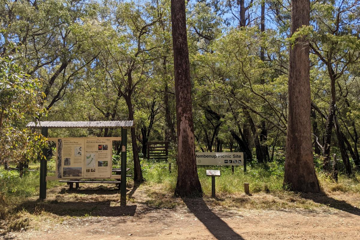 Parking area and information shelter at Membenup Picnic Site