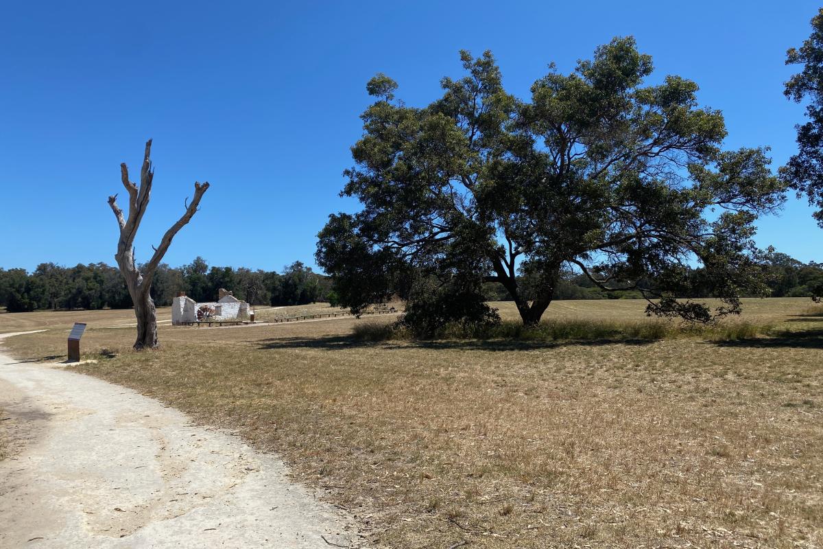 path to old building