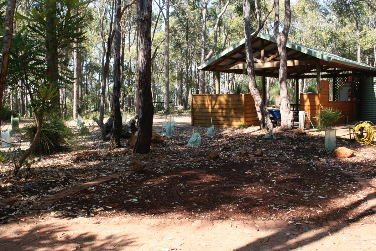 sheltered picnic and bbq area at the campground