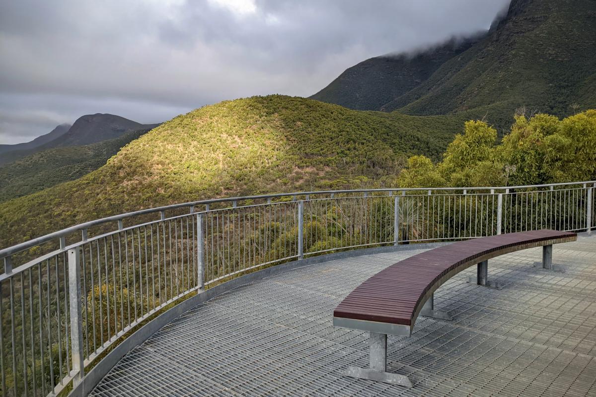 One of the lookouts at the Bluff Knoll carpark