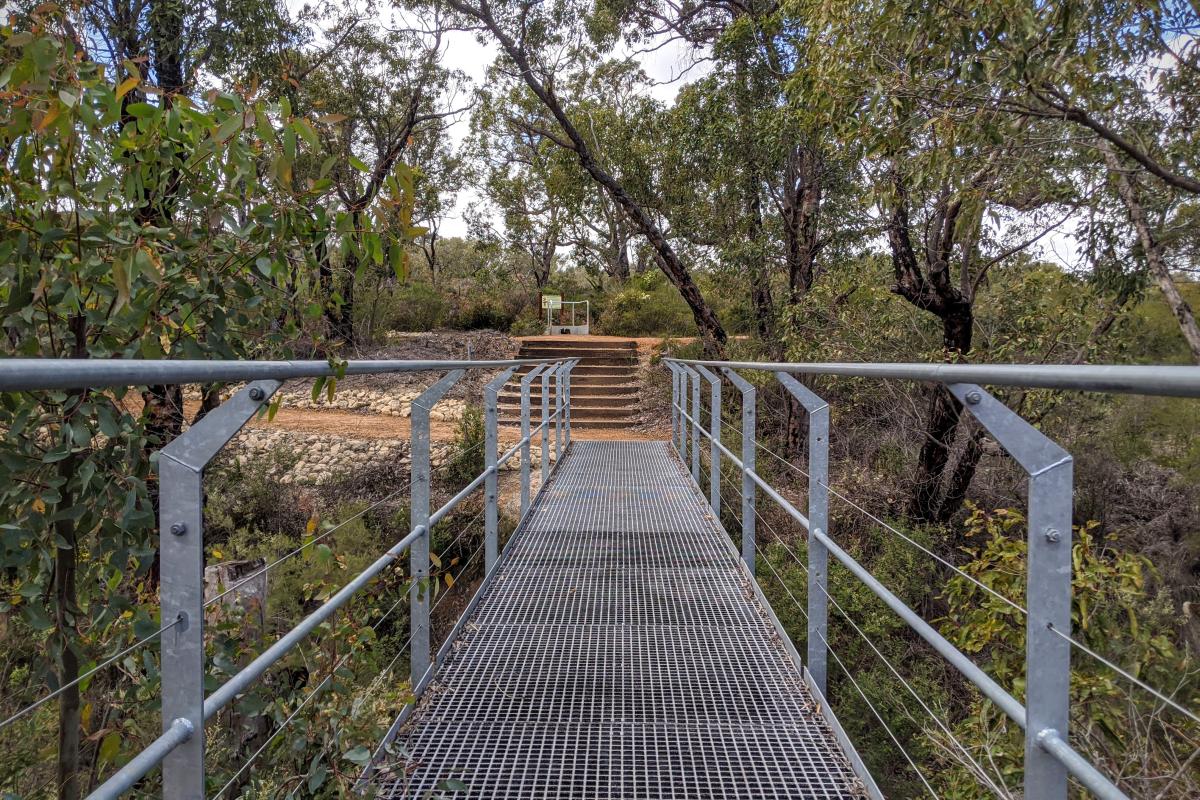 Bridge at the start of the Yued Ponar Trail