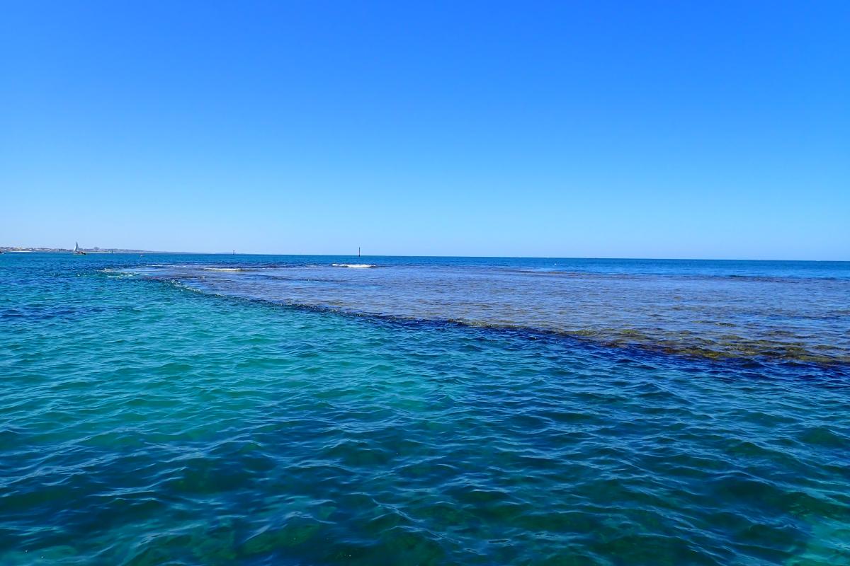Wanneroo Reef Blue waters and clear skies at Wanneroo Reef