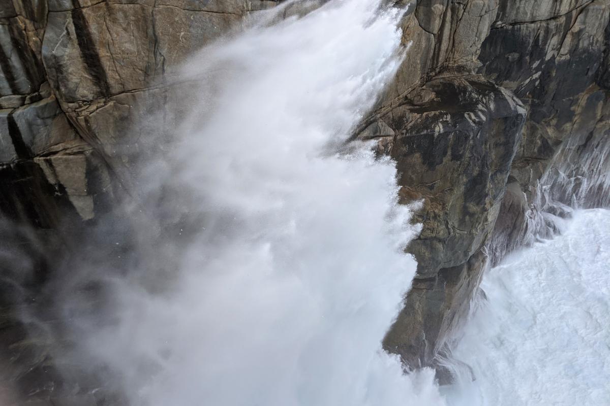 Big wave breaking at The Gap, viewed from the lookout