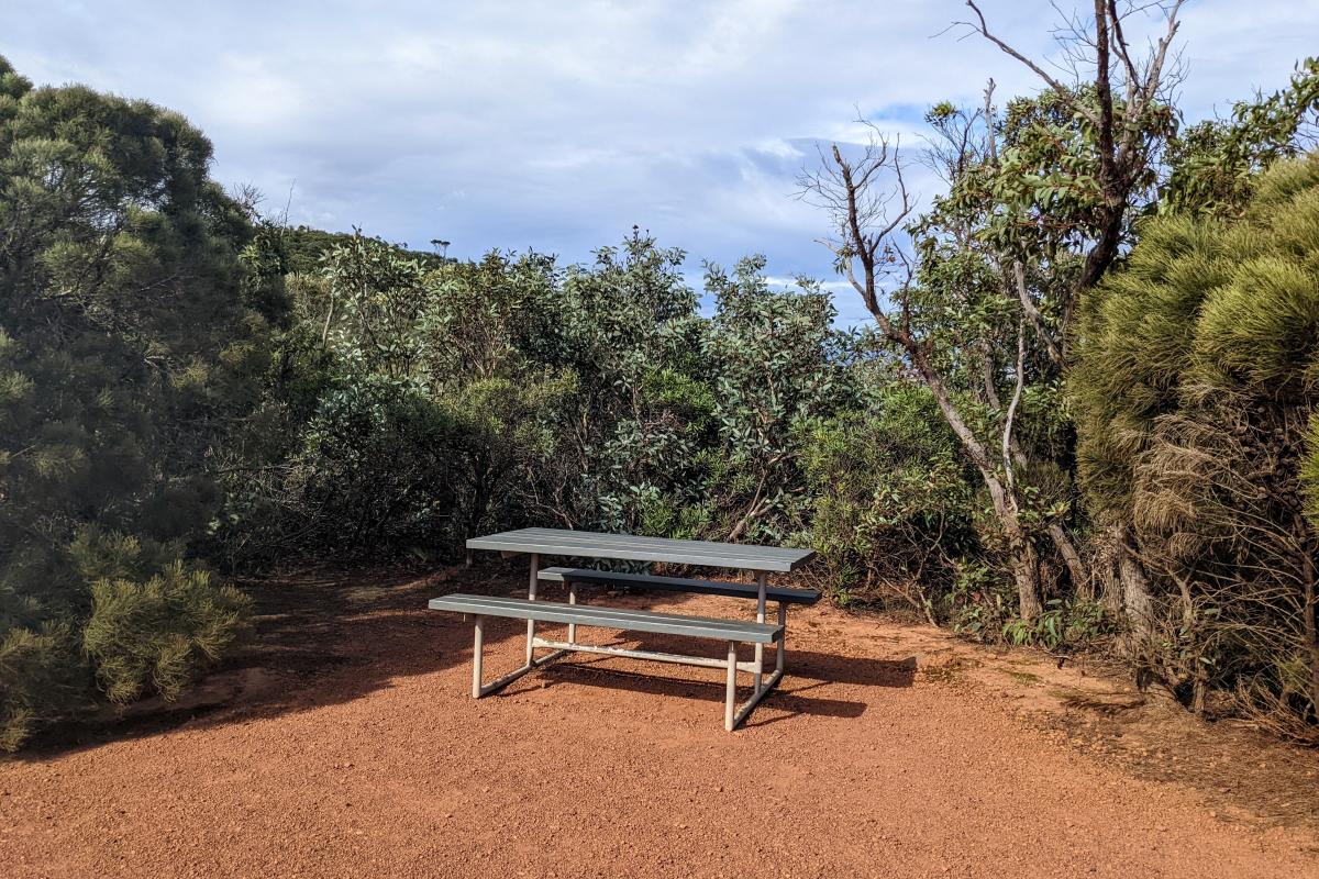 Picnic bench at Central Lookout in the Stirling Range