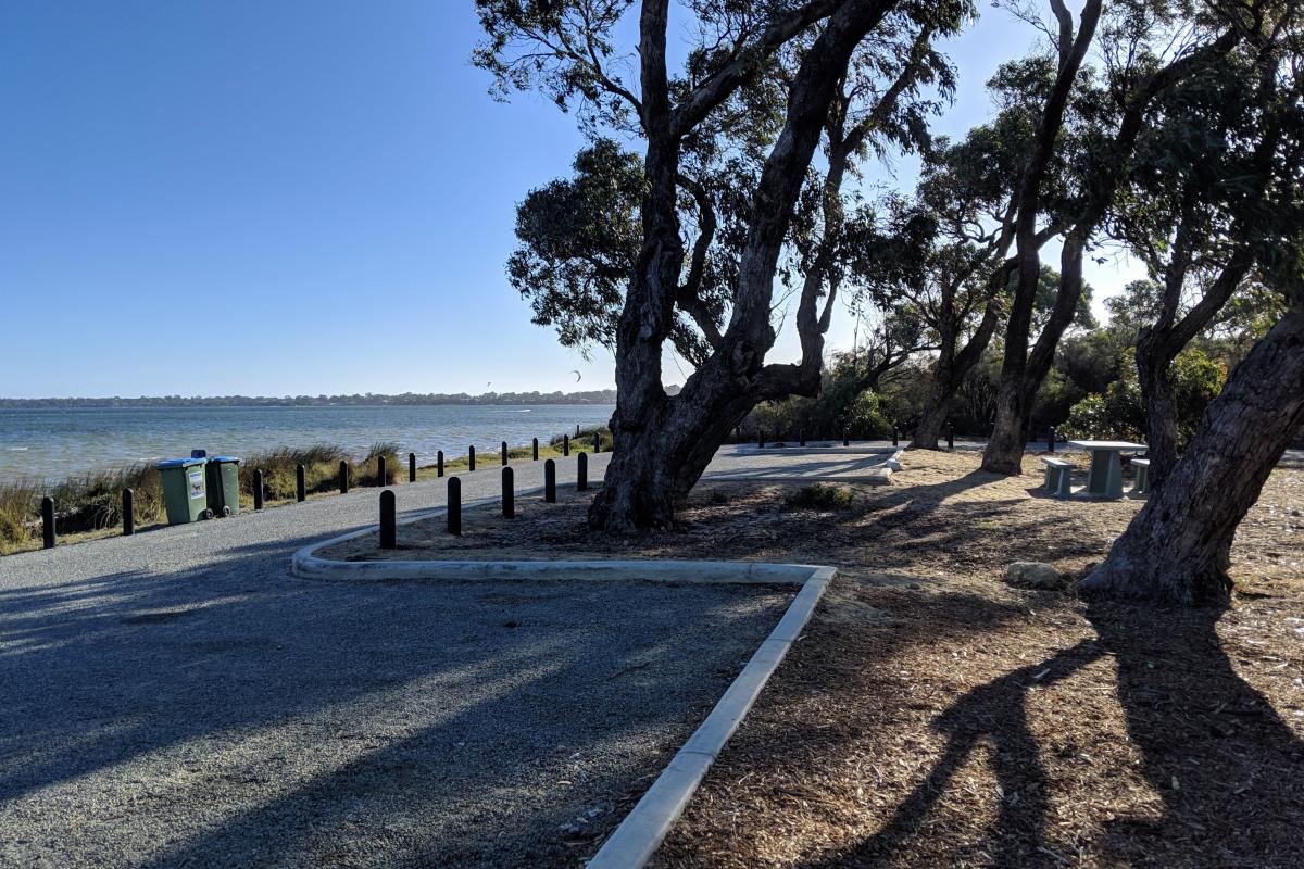 Len Howard parking area and picnic bench