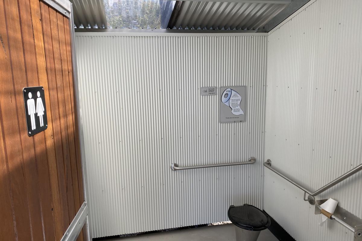 David Ugle picnic area, toilets David Ugle picnic area toilet