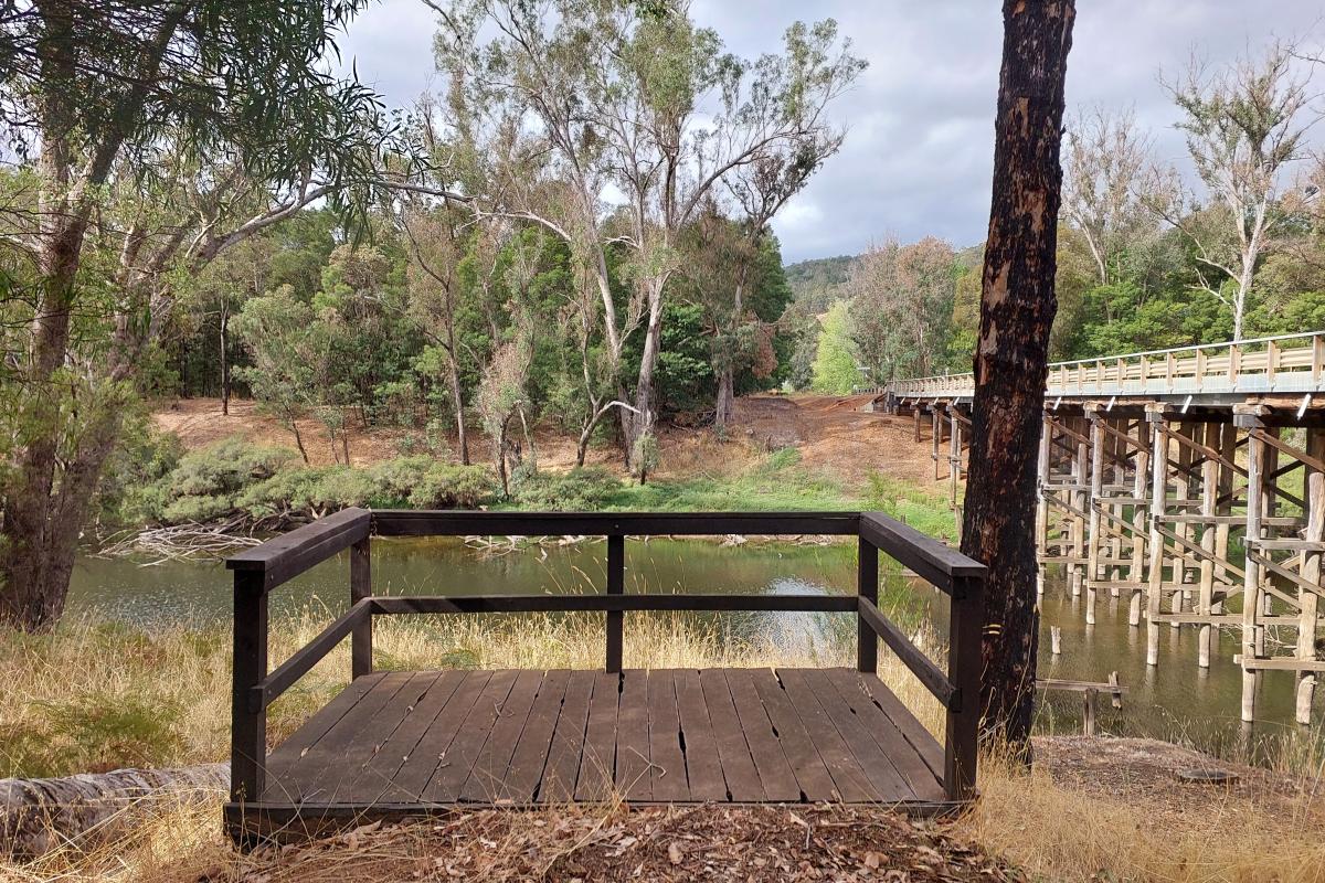 A small lookout deck next to Wrights Bridge
