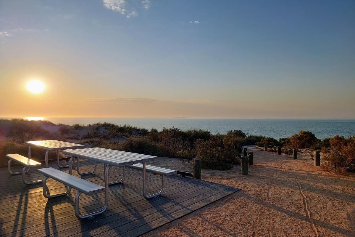 Picnic tables and beach access at Yardie Creek Campground