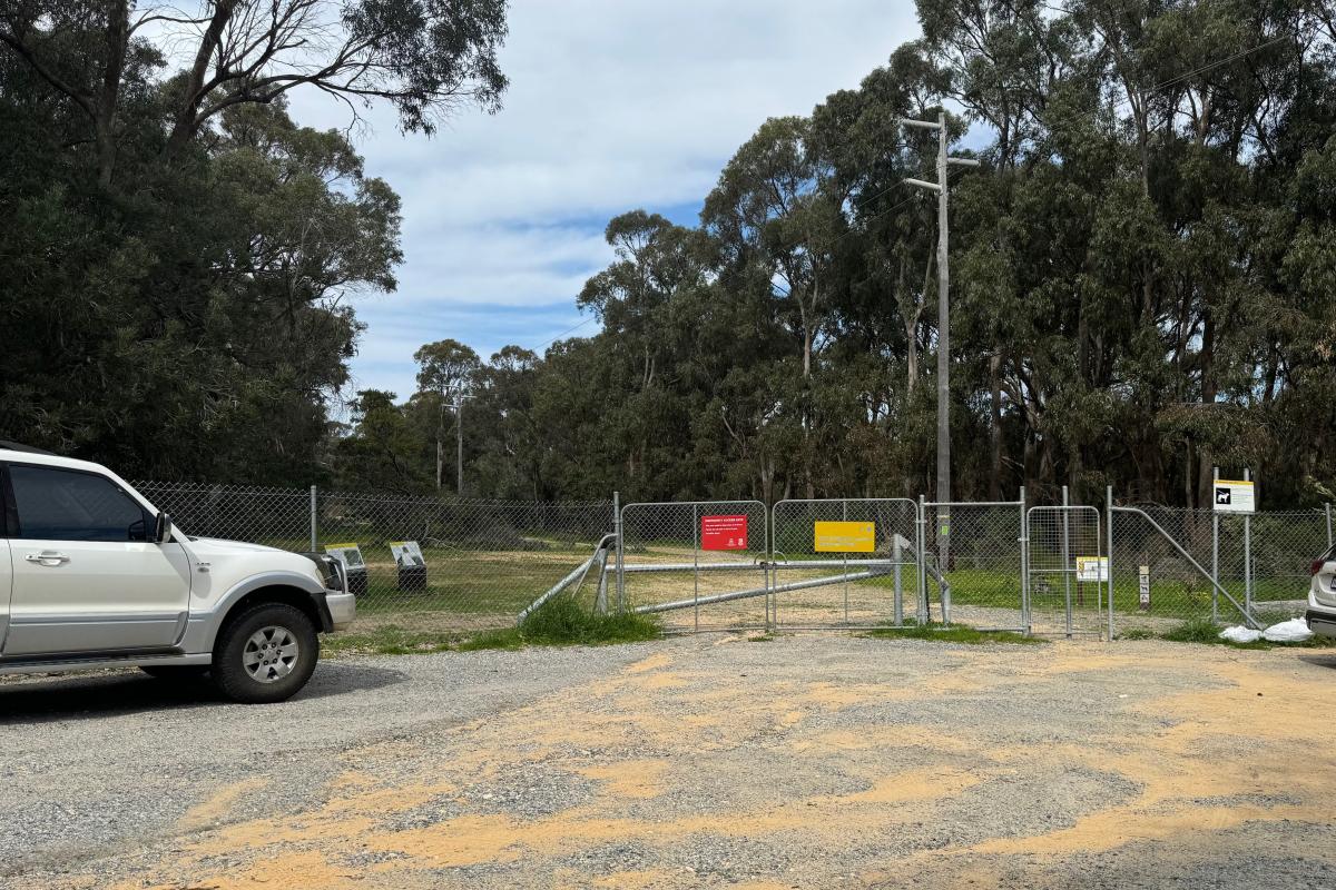 Paganoni Swamp parking area and the powerlines track Paganoni Swamp parking area and the powerlines track