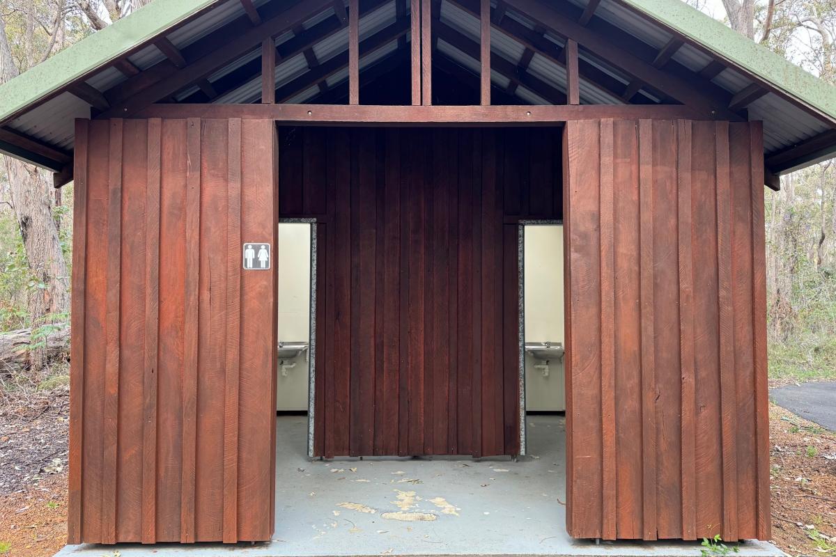Toilets at King Jarrah, Manjimup Toilets at King Jarrah, Manjimup
