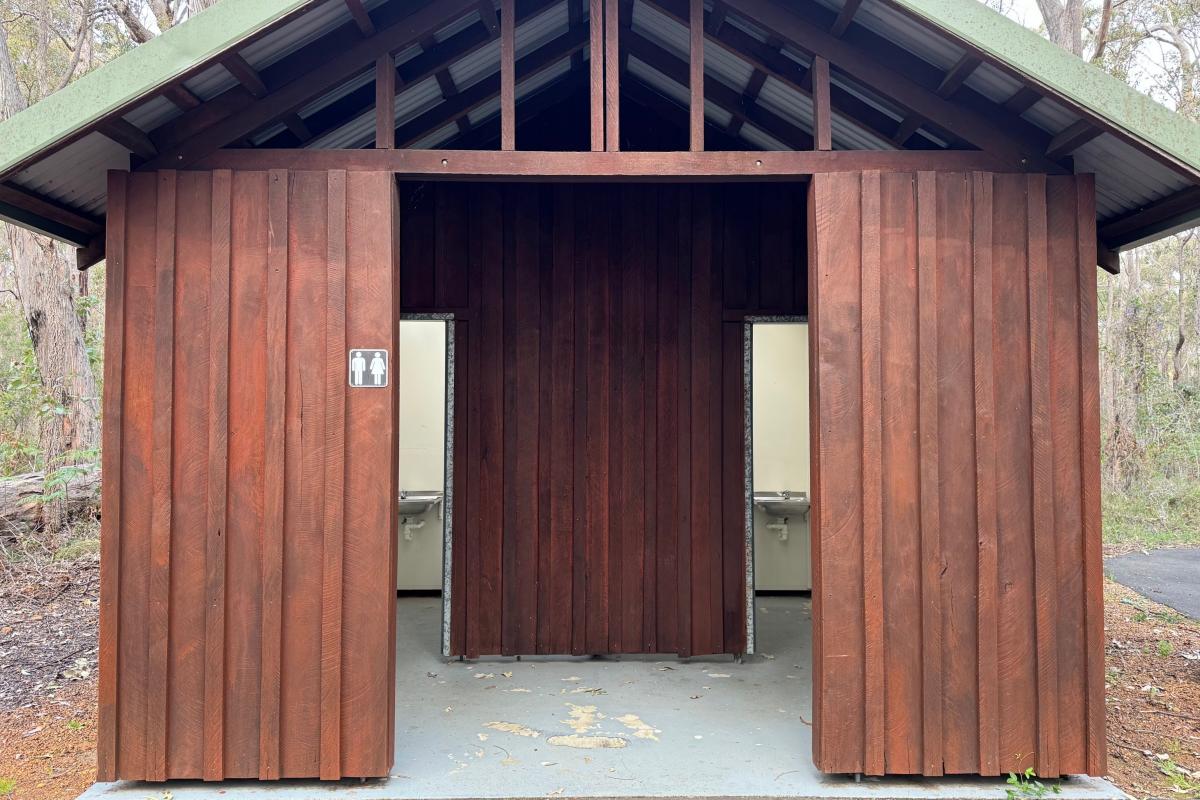 Toilets at King Jarrah, Manjimup