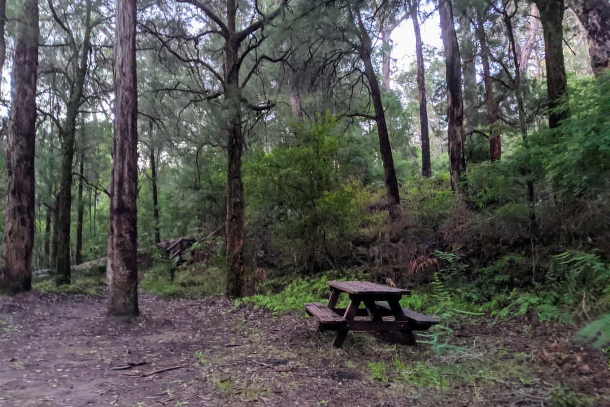Picnic bench near Heartbreak Crossing Picnic bench near Heartbreak Crossing