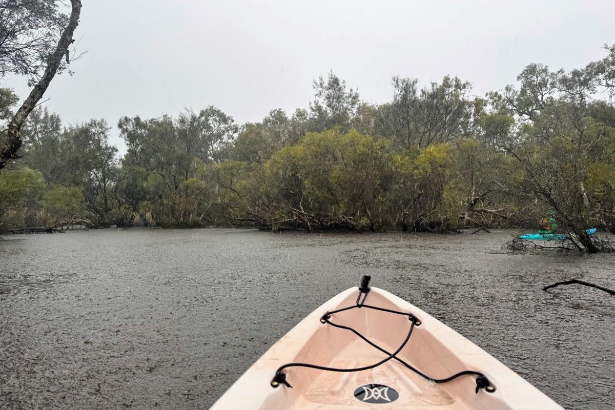 Kayaking in the rain at Kent Street Weir